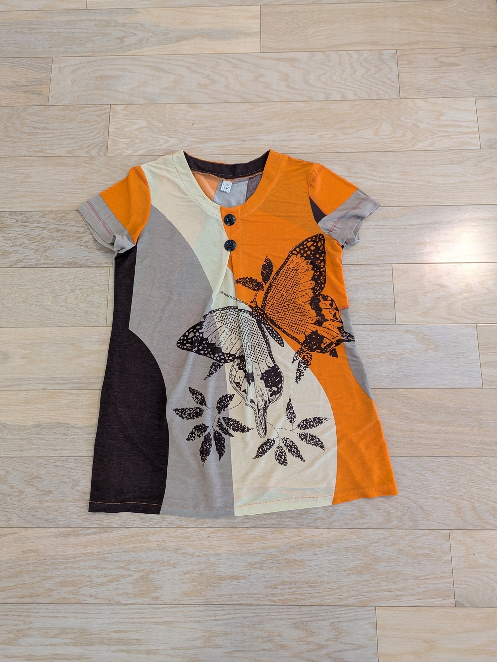 Short Sleeve Butterfly Tee in Orange, Cream & Brown